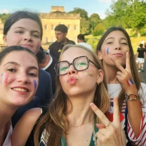 séjour linguistique en angleterre en college - groupe d'ados en Angleterre