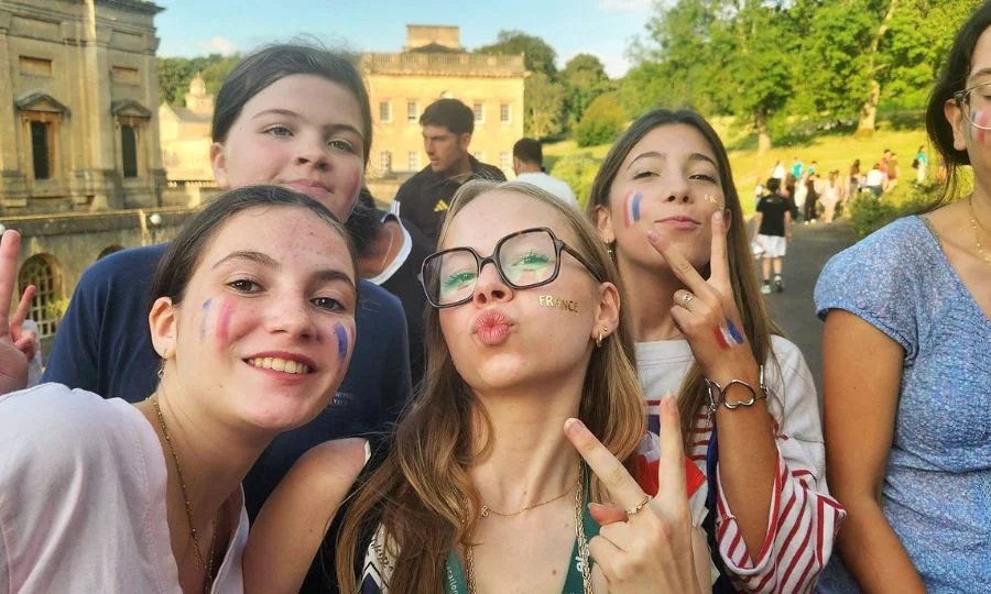 séjour linguistique en angleterre en college - groupe d'ados en Angleterre