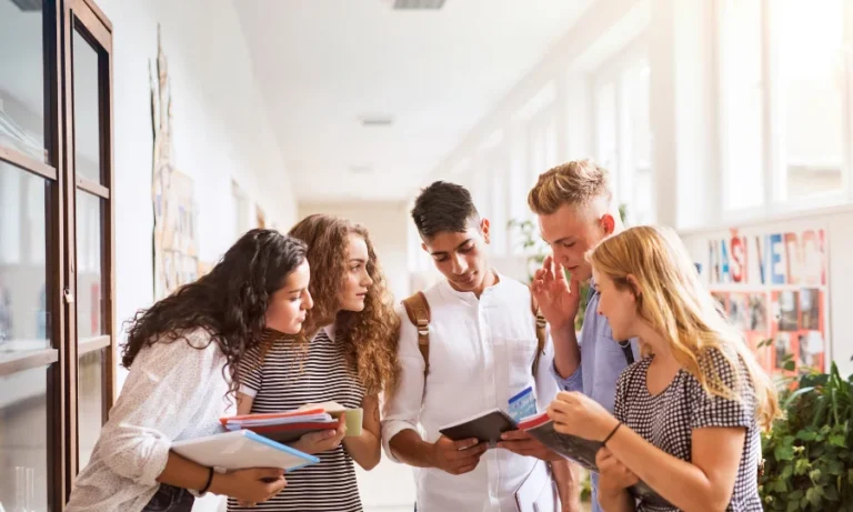 Comment choisir un organisme fiable pour un programme de scolarité à l'étranger : critères essentiels