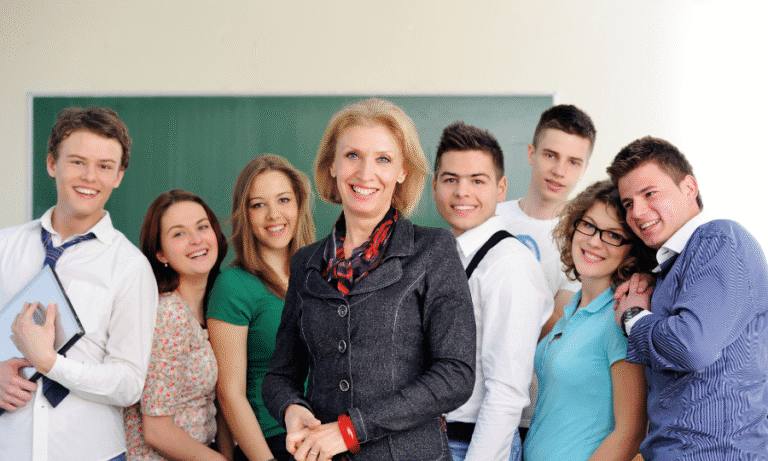 Voyage scolaire basse saison avec SILC - professeur avec ses élèves