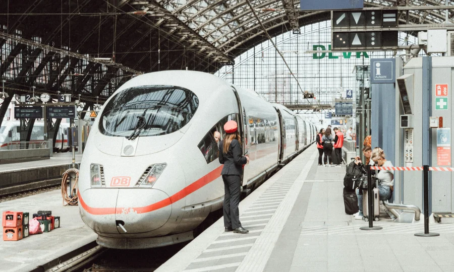un train à la gare - sejour scolaire à Berlin en train